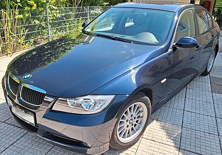 BMW 320i -