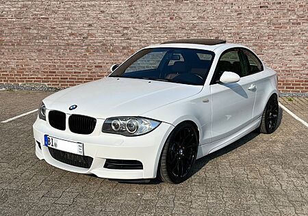 BMW 135i E82 COUPE M-PAKET TEMPOMAT XENON LEDER TÜV