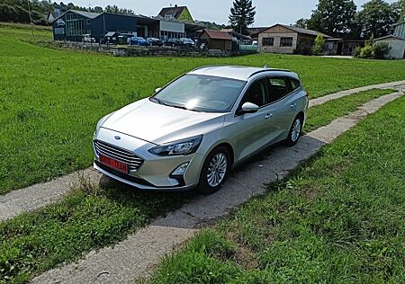 Ford Focus 1,5 TDCi Titanium LED/NaviACC/AHK el./1.HD