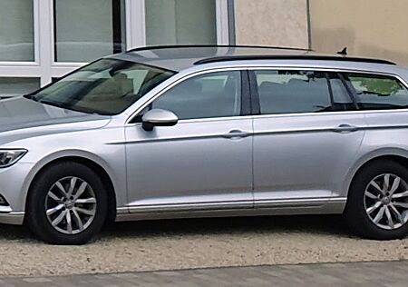 VW Passat Variant Volkswagen 2.0 TDI SCR DSG Highline Vari...