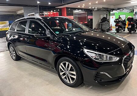 Hyundai i30 cw YES! AUTOMATIK