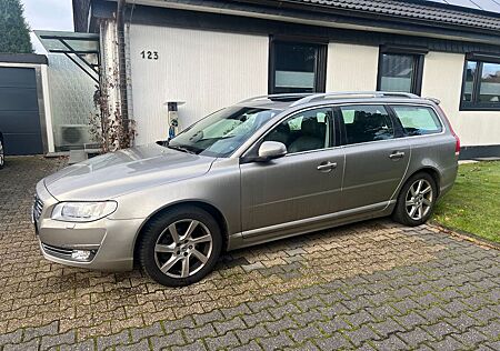 Volvo V70 T5 Summum Aut Bi-Fuel Navi ACC Stdhzg Bi-Xen