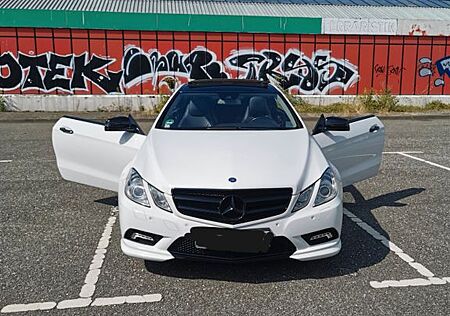 Mercedes-Benz E 350 Coupé W207 C207 AMG Paket / PANO *TÜV NEU*
