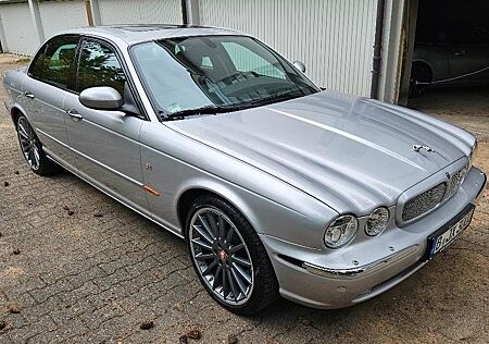 Jaguar XJR