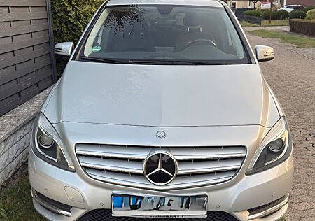 Mercedes-Benz B 180 STANDHEIZUNG, LEDER, TÜV NEU