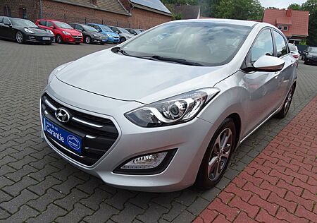 Hyundai i30 blue