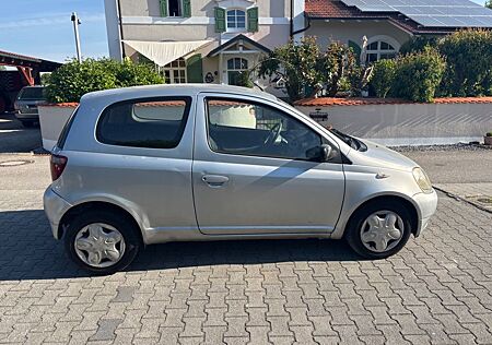 Toyota Yaris 1.0 linea sol Klima