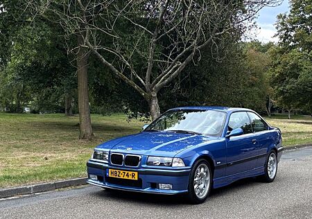 BMW M3 Coupe 6 gang INDIVIDUAL-Scheckheft.