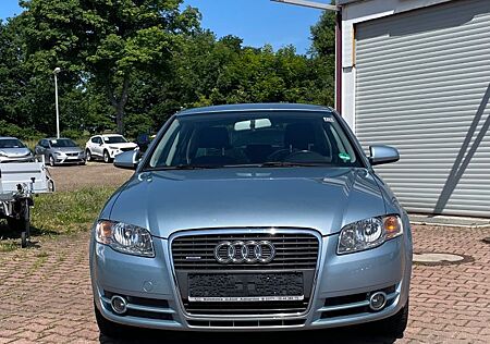 Audi A4 1.8 T quattro -