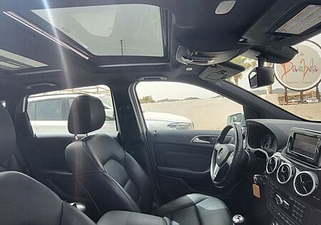 Mercedes-Benz B 180 CDI BlueEFFICIENCY - Harmann Cardon - Pano