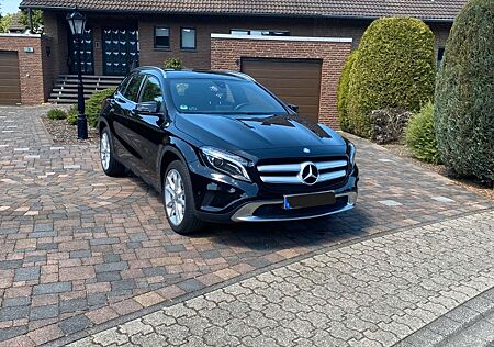 Mercedes-Benz GLA 180 SCORE! 37850 Km viele Extras
