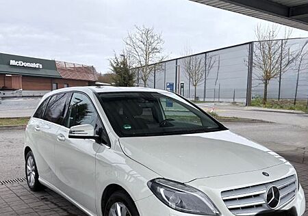 Mercedes-Benz B 180 / 8 fach bereift / neuer Service /TÜV NEU