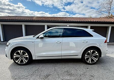 Audi Q8 50 TDI quattro S Line Sport - B&O, Voll!