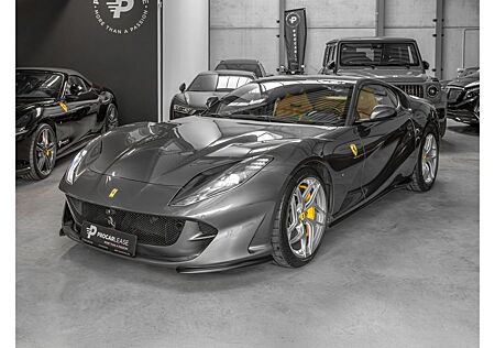 Ferrari 812 Superfast SUPERFAST/ 1 HAND / RACING SEATS /