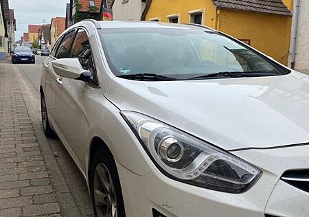 Hyundai i40 cw 1.7 CRDi Style 154000 Automatik