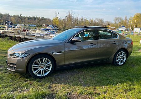 Jaguar XE 20d 180PS Prestige Automatik