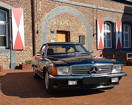 Mercedes-Benz SL 560