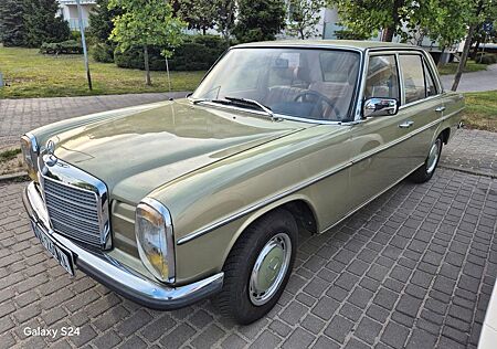 Mercedes-Benz 240 240D 3.0 Automatic