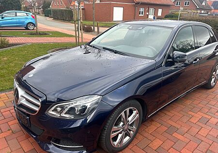 Mercedes-Benz E 250 BlueTEC 4MATIC AVANTGARDE Autom. AVANT...