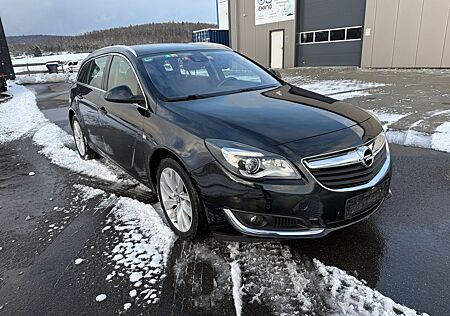 Opel Insignia Sports 4x4 °ACC°AHK°NAVI°LEDER°XENON°