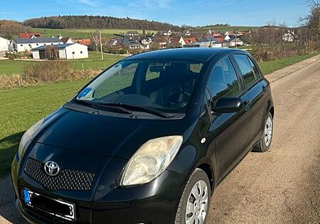 Toyota Yaris 1,3-l-VVT-i Cool Cool