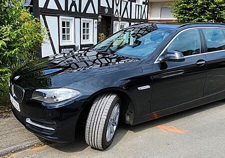 BMW 530d xDrive Touring A Luxury Line Luxury Li