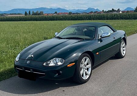 Jaguar XK8 Cabriolet - 4.0 V8