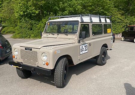 Land Rover Defender / Santana