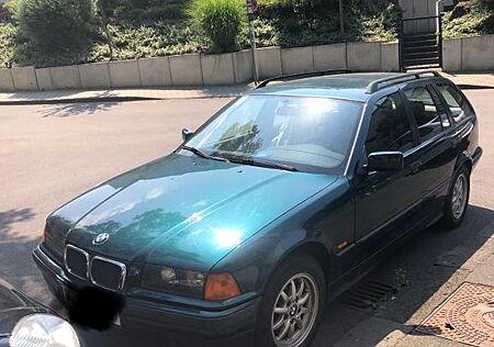 BMW 316i Touring | E36 | Boston-grün metallic