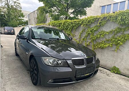 BMW 325i /Automatik/NAVI/XENON/Limosine/8x Bereift