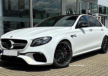 Mercedes-Benz E 63 AMG S 4MATIC+ Keramik Burmester Panorama