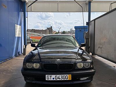 BMW 735i Auto V8
