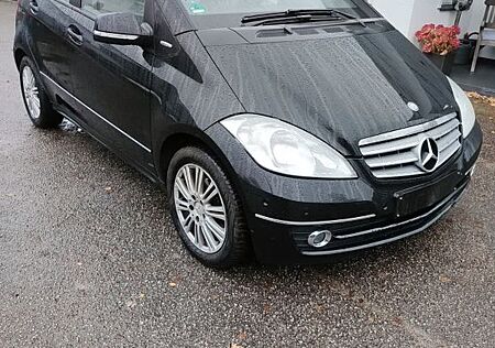 Mercedes-Benz A 180 ELEGANCE Autotronic
