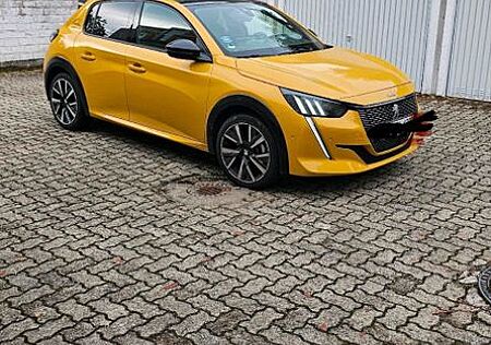 Peugeot 208 PureTech 130 EAT8 GT GT