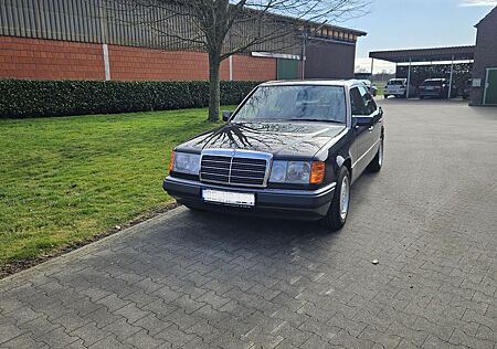 Mercedes-Benz E 220 220E W124