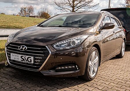 Hyundai i40 Kombi+LICHTPAKET+SHZ+NAVI+BI-XENON+EL.HECKKL