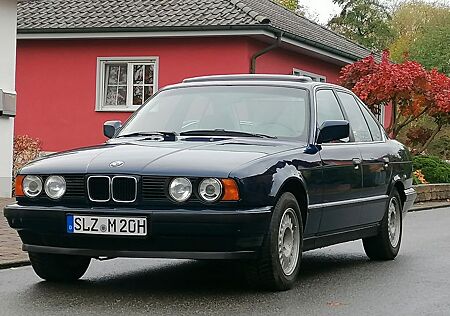 BMW 525i E34 H-Kennzeichen Limousine Atlantisblau