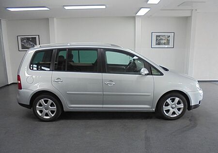 VW Touran Volkswagen 2.0 TDI Highline Automatik WR+SR PDC