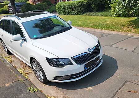 Skoda Superb 2.0 TDI Kombi 125 KW Pano, AHK, SH, Xenon