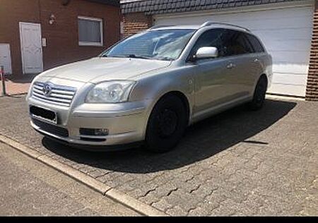 Toyota Avensis Combi 1.8 / 2. Hand - TOP gepflegt
