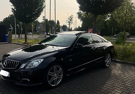 Mercedes-Benz E 220 Coupé CDI BlueEFFICIENCY ELEGANC...