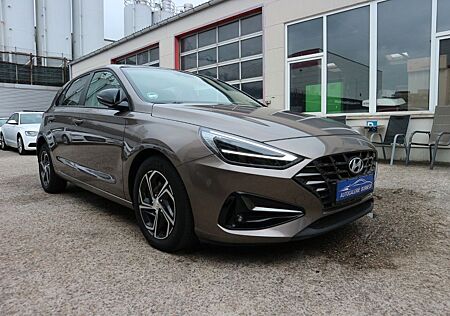 Hyundai i30 gebraucht kaufen Hyundai i30 Intro Edition Mild-Hybrid
