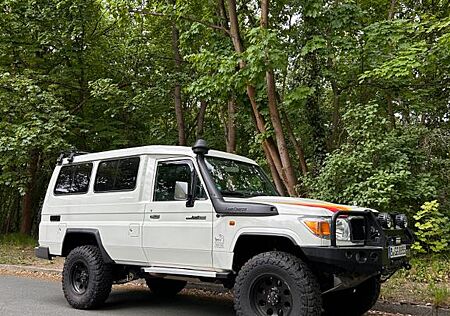 Toyota Land Cruiser GRJ78 4.0 Benzin