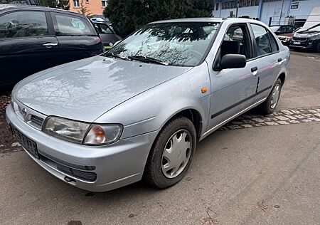 Nissan Almera 1.6 Ambiente*Automatik*64TKm*TÜV NEU*