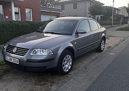 VW Passat Volkswagen 1.6 Basis