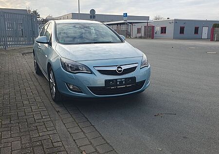 Opel Astra J Lim. 5-trg. Cosmo