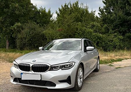 BMW 318d Touring Advantage LED AHK Live Cockpit Prof