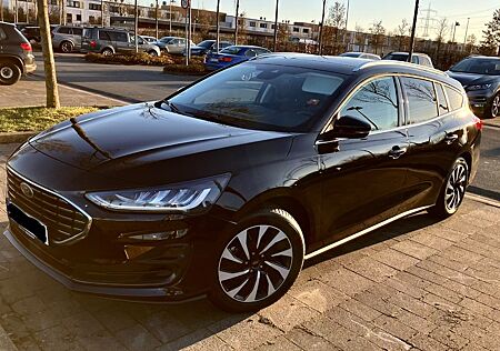 Ford Focus Turnier Titanum Hybrid- sparsam, Panorama,