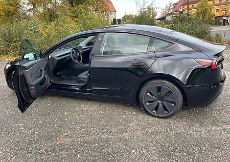 Tesla Model 3 Allradantrieb mit Dualmotor Long Ran...