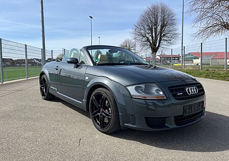 Audi TT RS TT Roadster 3,2 quattro *Sommerfahrzeug*
